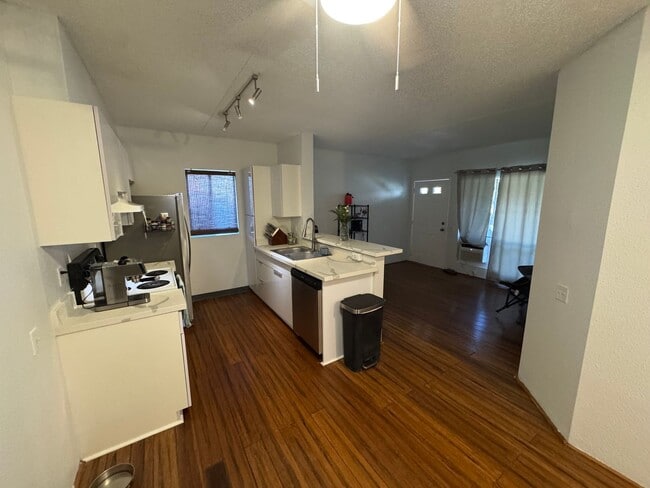 Building Photo - 2 Bedroom | 1 Bathroom | 2 Parking Stalls