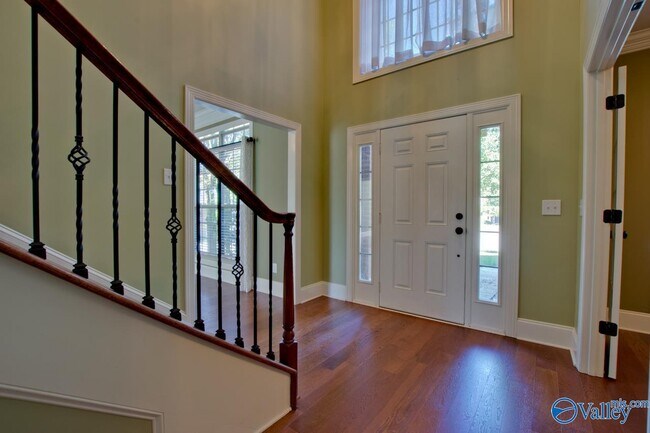 Building Photo - 2801 Centerridge Rd SE