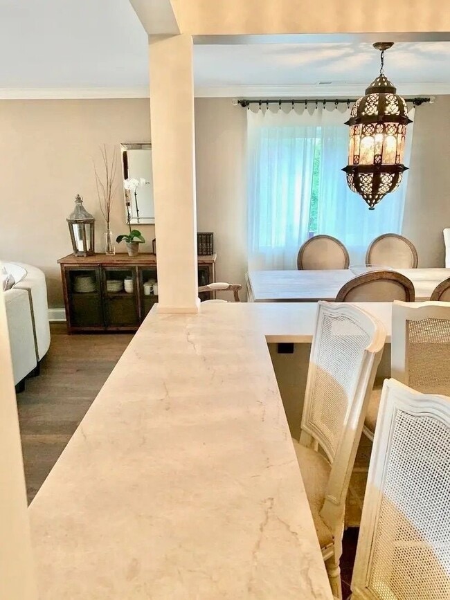 Foto del edificio - Beautiful 2-bedroom & 2-Bathroom Condo in ...