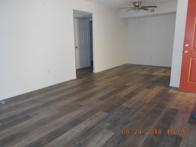Building Photo - 1 Bedroom Remodeled located in Latigo!