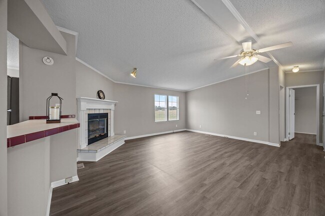 Foto del edificio - Charming 4-Bedroom Home on Spacious 2.64-Acre Lot in Graham, NC