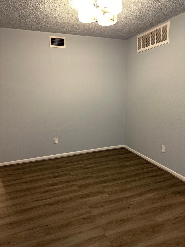 Foto del edificio - 2800 Jeanetta St