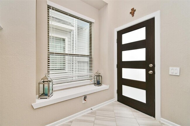 Foto del edificio - 1563 Rustling Creek Dr
