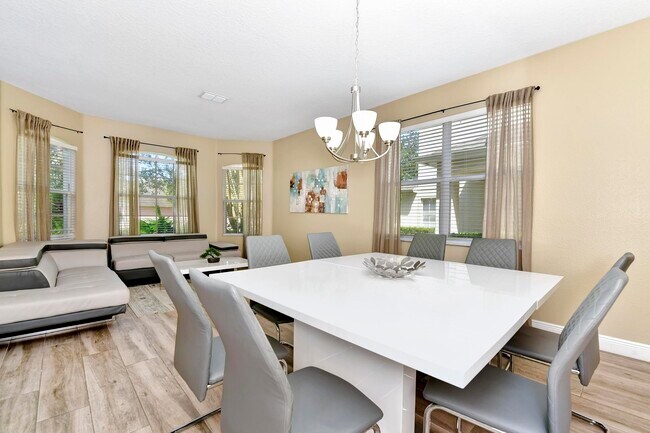 Building Photo - 118 Higher Combe Dr