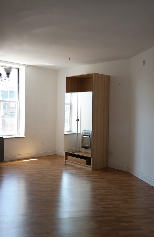 Habitaciones iluminadas - 1027 Ridge Avenue