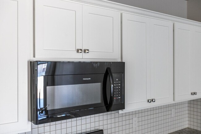 Building Photo - Adorable and Affordable Alley Load Home For Rent in Meridian!  A must see!