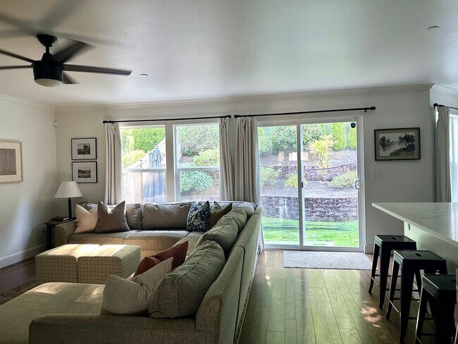 Building Photo - Beautiful upgrated 4 bedroom DuPont home w...