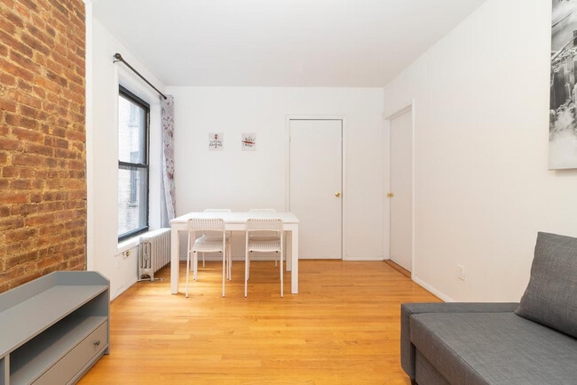 Building Photo - 1805 1st Ave