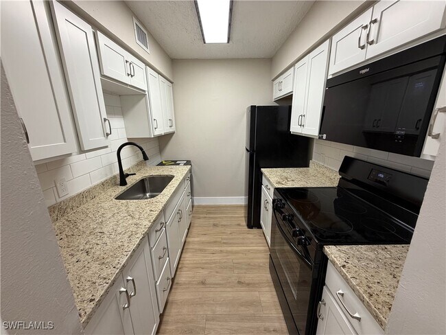 Foto del edificio - 5315 Summerlin Rd