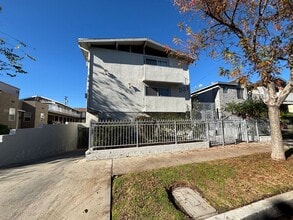 Building Photo - 231 W Tujunga Ave