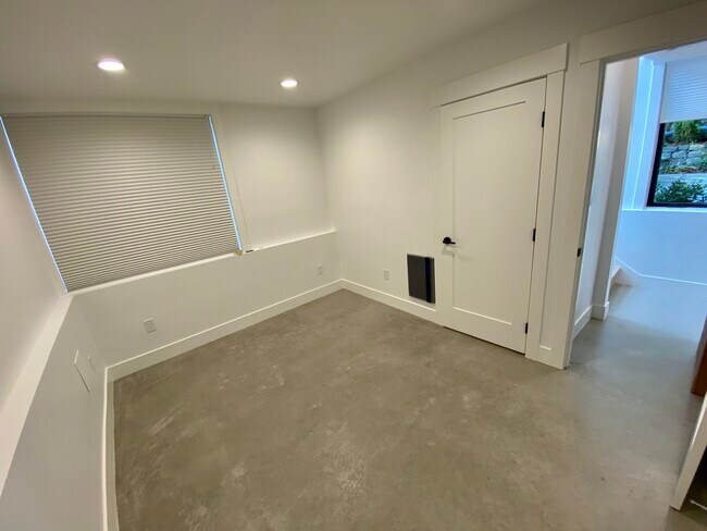 Foto del edificio - 4408 Thackeray Pl NE