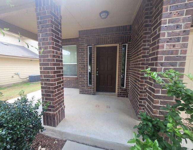 Building Photo - Clean Home Close to Randolph AFB (Converse)