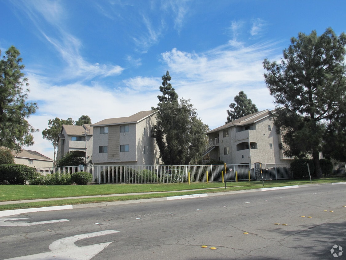 Primary Photo - Courtyard Village
