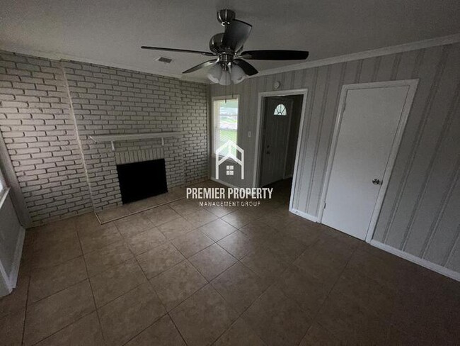 Building Photo - FIRST MONTHS RENT FREE!