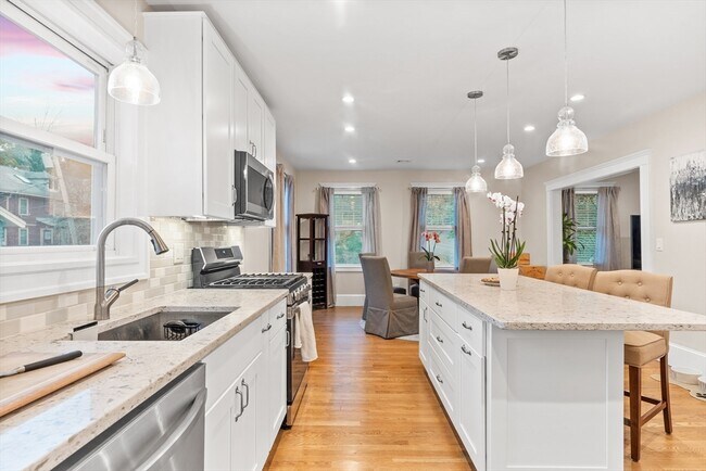 Building Photo - 14 Hood St