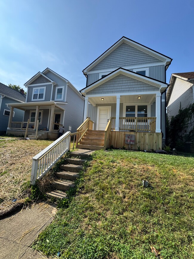 Building Photo - 611 Siebert St