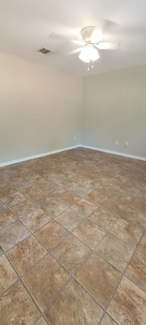 Building Photo - Cute 3 Bedroom Home!