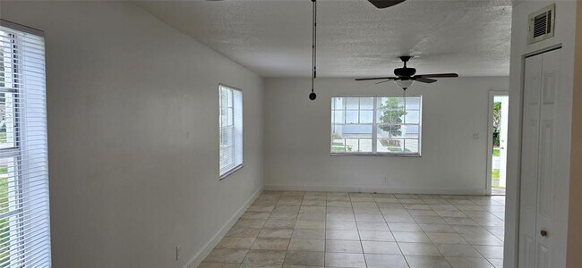 VIVIENDO - 2120 SW 18th Ave