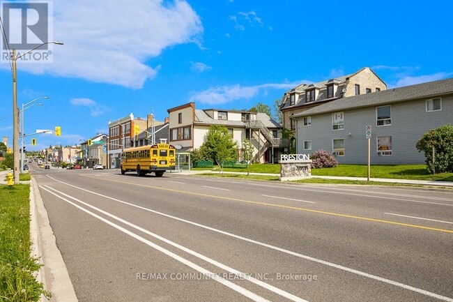 Photo du bâtiment - 1130 King St E