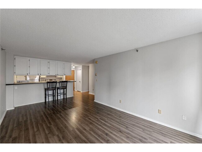 Building Photo - 433 S 7th St