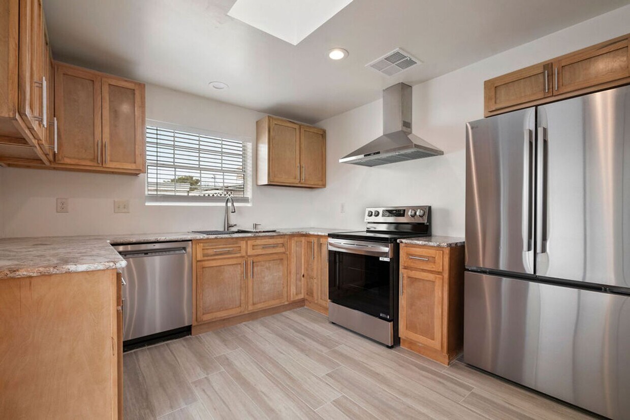 Foto principal - Beautiful Remodeled 3 Bedroom Duplex