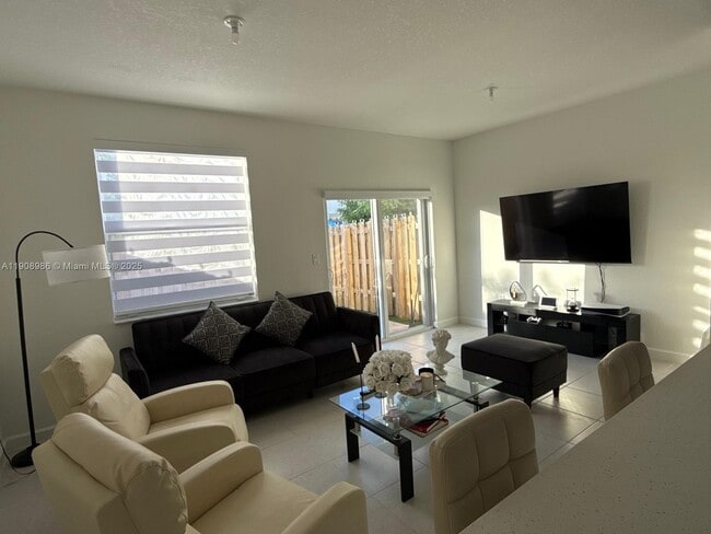 Foto del edificio - 2894 SE 26th Ter