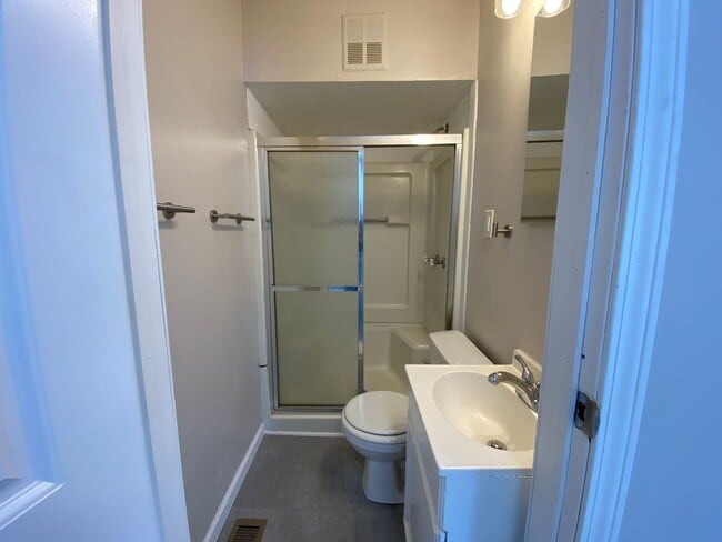 Foto del edificio - Spacious, Fully Updated 3BR/2BA on a Quiet Dead-End Street