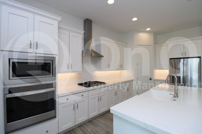 Building Photo - 4152 S Columbus Dr