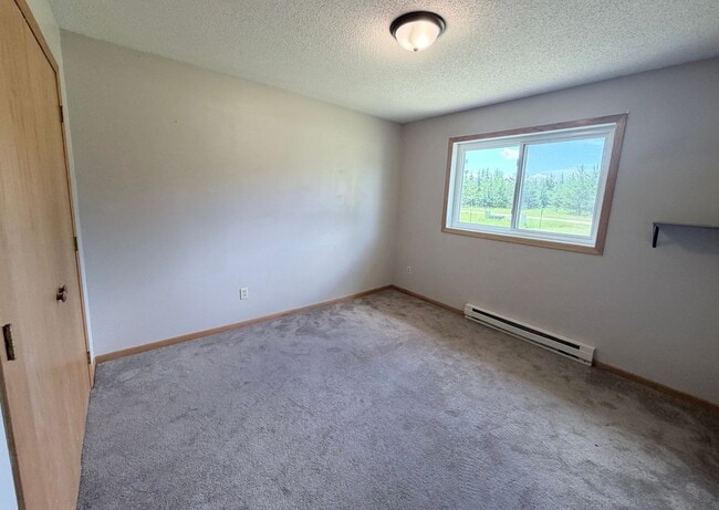 Building Photo - 3 Bedroom Duplex