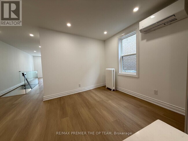 Photo du bâtiment - 54 Vaughan Rd