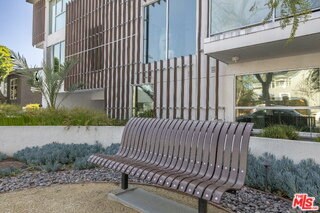 Foto del edificio - 1345 Havenhurst Dr