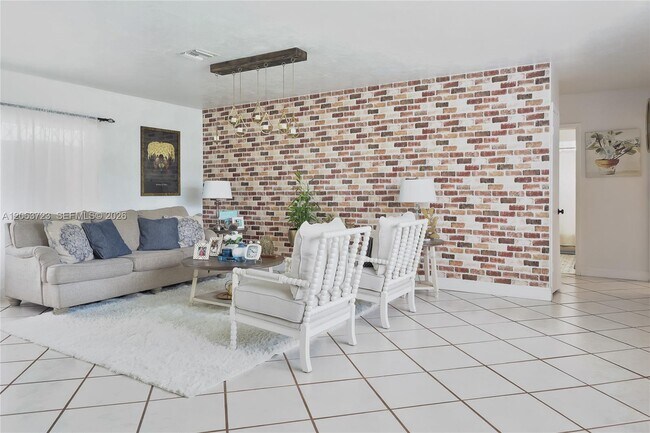 Foto del edificio - 8121 SW 204th St