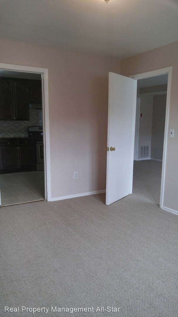 Building Photo - 2 br, 1 bath House - 380 College Drive