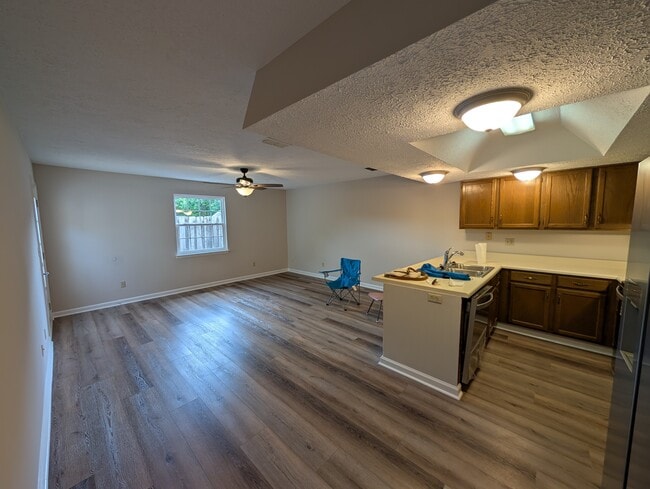 Building Photo - 124 Pepper Grove Dr