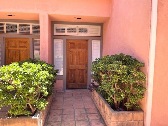Building Photo - Quaint Gated Community near Pacific View Mall