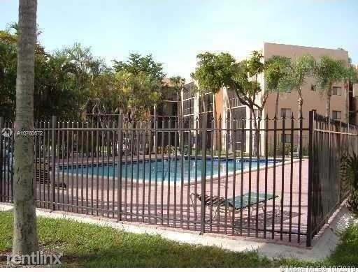 Building Photo - 2 br, 2 bath Condo - 8760 SW 133rd Ave Rd 122