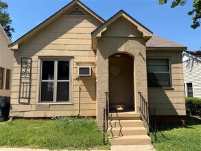 Building Photo - 708 College St