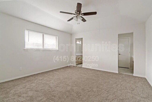 Foto del edificio - 4BR/2BA Lewisville Home — 1,931 Sq Ft, Modern Finishes & Flexible Bonus Space