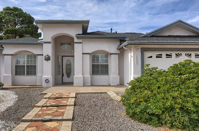 Building Photo - Beautiful house with a pool and refrigerat...