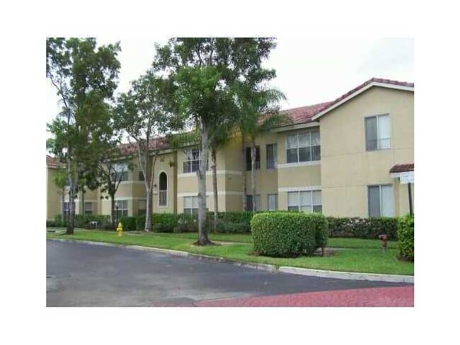 Building Photo - Remodeled 2 Bedroom / 2 Bathroom Condo wit...