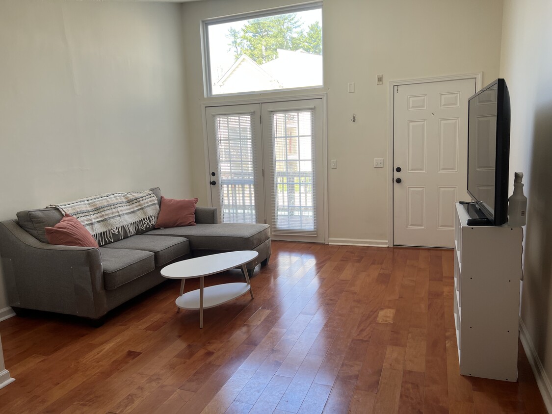 Foto principal - 420 Elysian Fields Rd