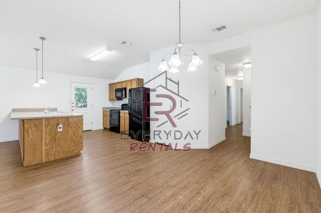 Building Photo - 913 Ashwood St