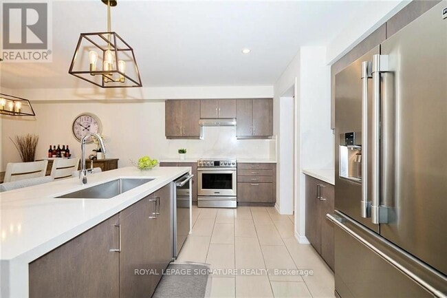 Photo du bâtiment - 7830 Buckeye Cres