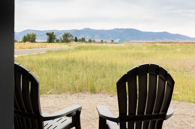 Foto del edificio - 188 Walleye Rd