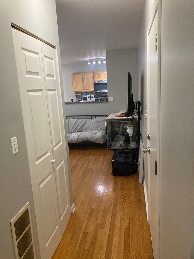 4419 N Lawndale Ave Unit 1A, Chicago, IL 60625 Condo for Rent in