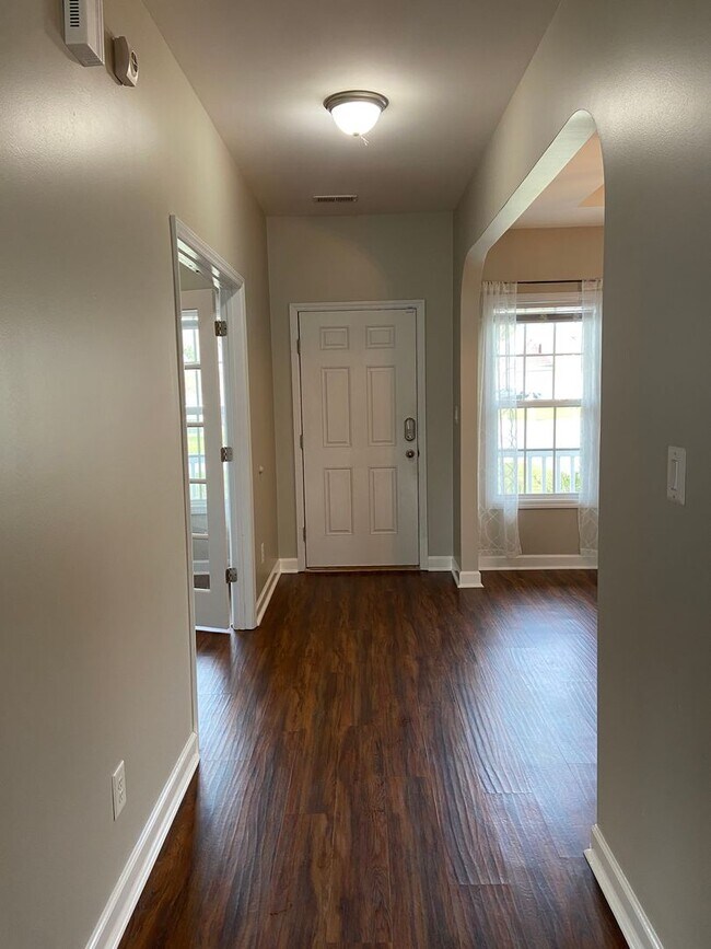 Building Photo - Beautiful 4 bedroom 3.5 bath home in Sneads Ferry - Landing at Mill Creek Community