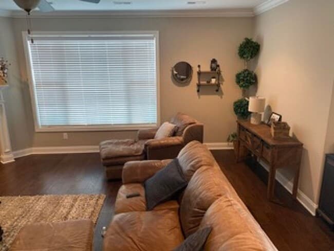 Building Photo - Knoxville 37932 - 3 bedroom 2.5 bath - cal...