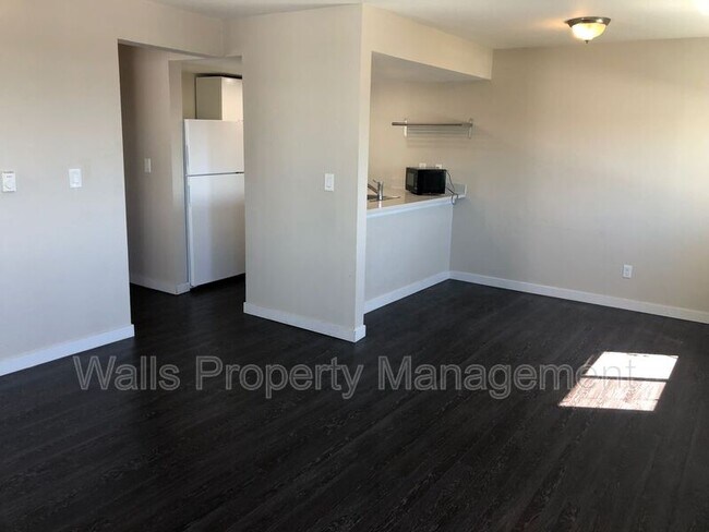 Building Photo - 1527 12th Ave S