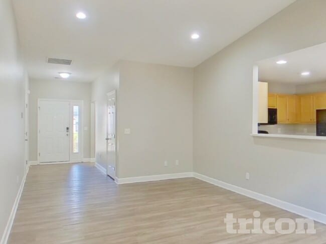 Building Photo - 124 Bathurst Ln