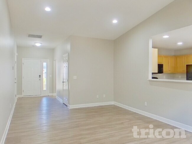 Foto del edificio - 124 Bathurst Ln